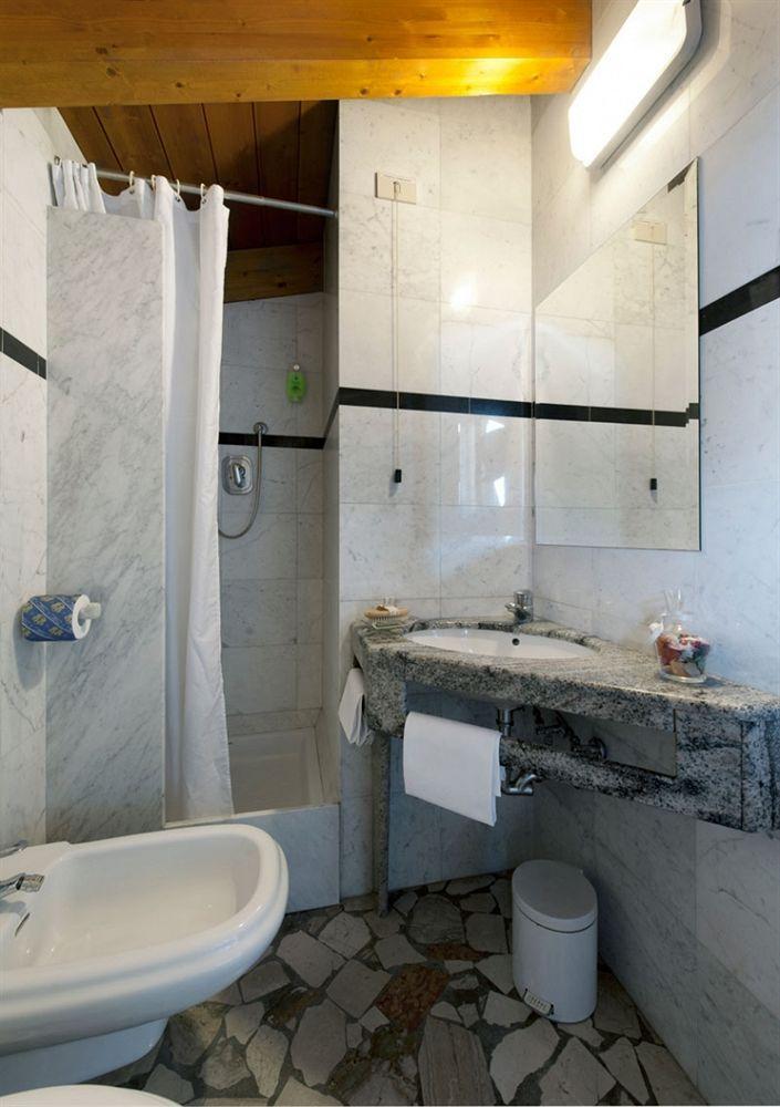 Hotel Caselle Сан-Лаццаро-ді-Савена Екстер'єр фото
